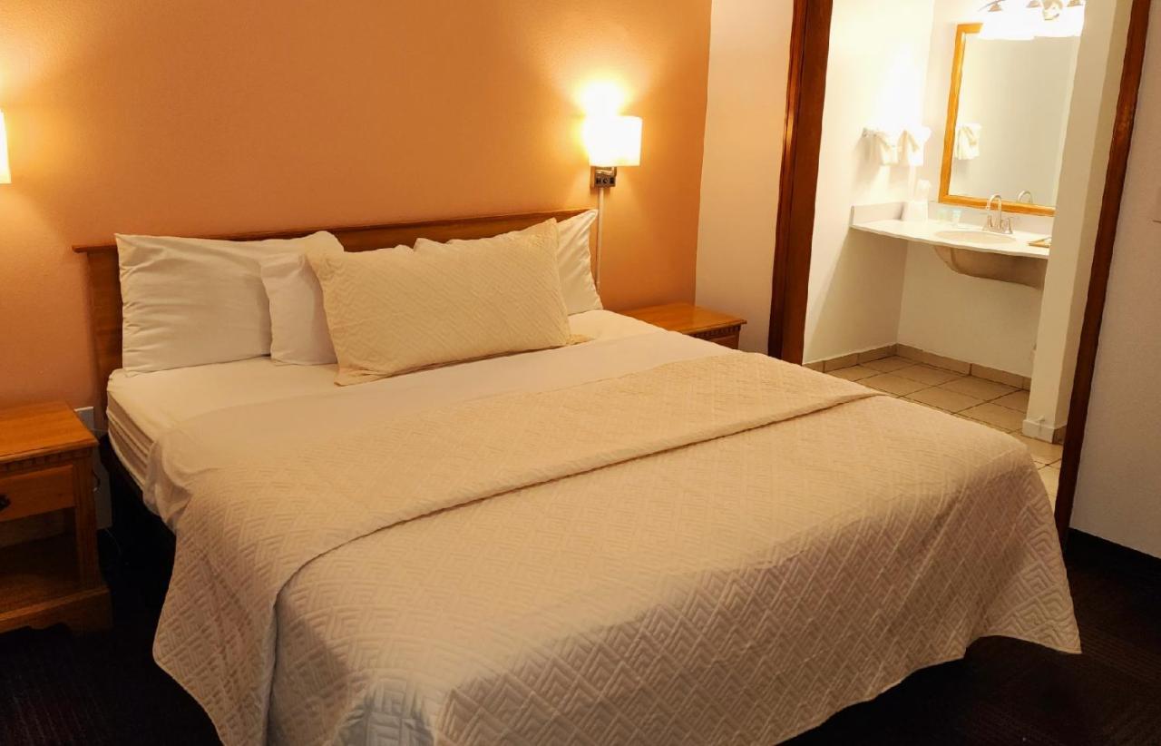 Silver Saddle Motel Маниту Спрингс Екстериор снимка
