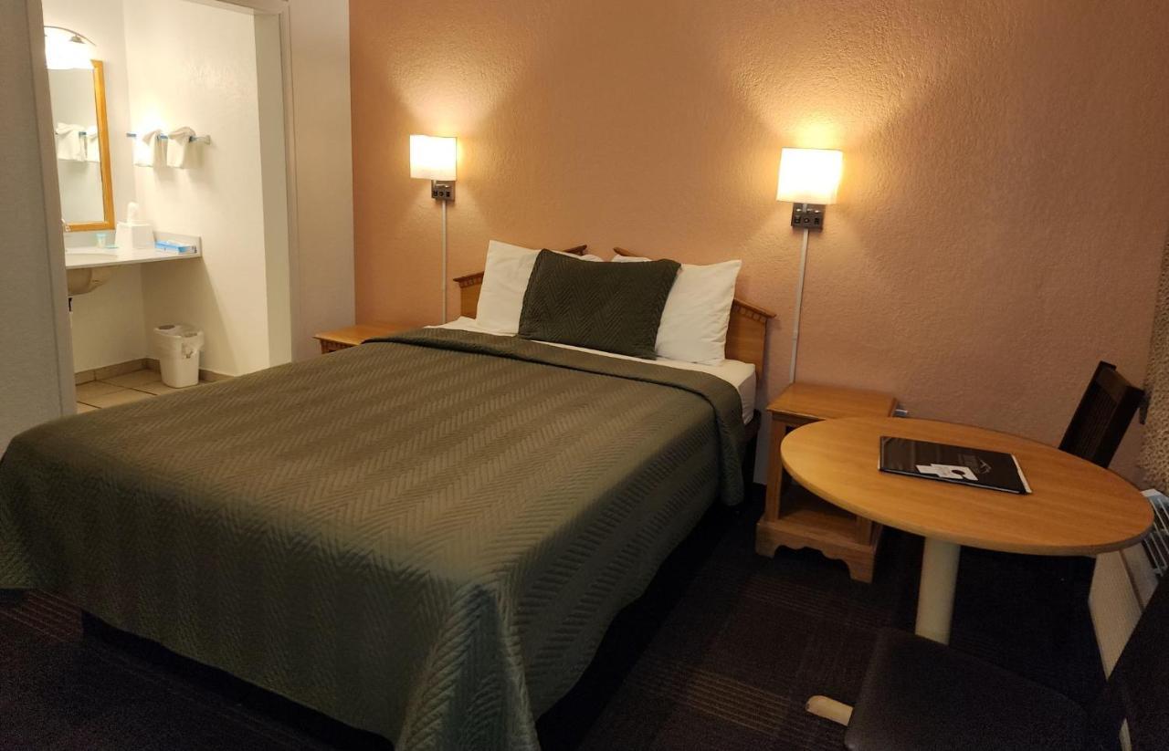 Silver Saddle Motel Маниту Спрингс Екстериор снимка