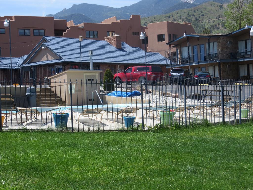 Silver Saddle Motel Маниту Спрингс Екстериор снимка