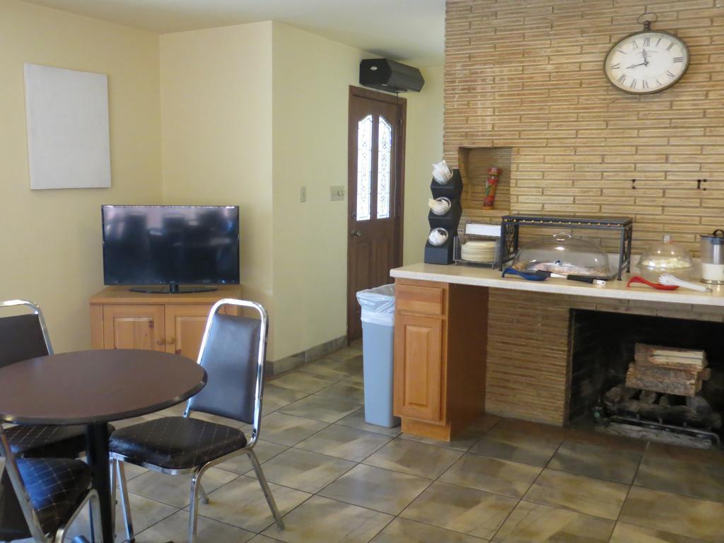 Silver Saddle Motel Маниту Спрингс Екстериор снимка