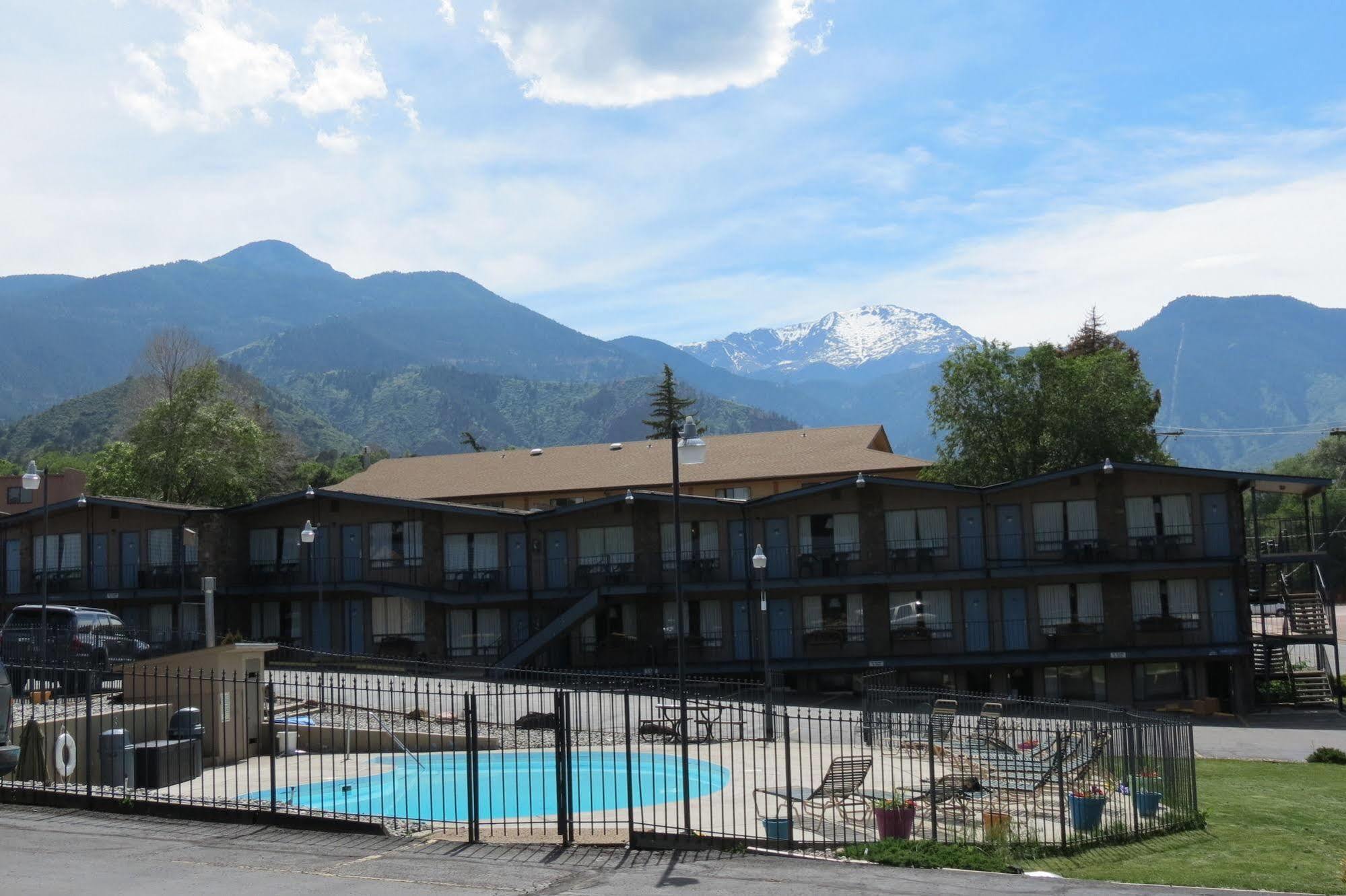 Silver Saddle Motel Маниту Спрингс Екстериор снимка